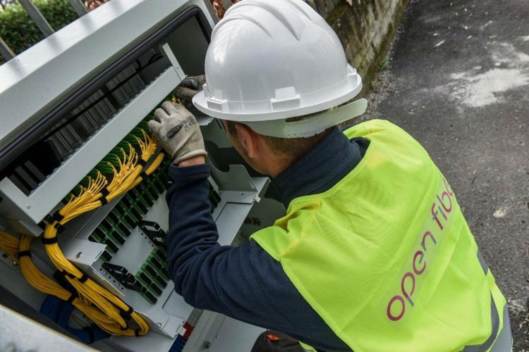 Open Fiber, Cosenza approva convenzione per  fibra ottica ultima generazione