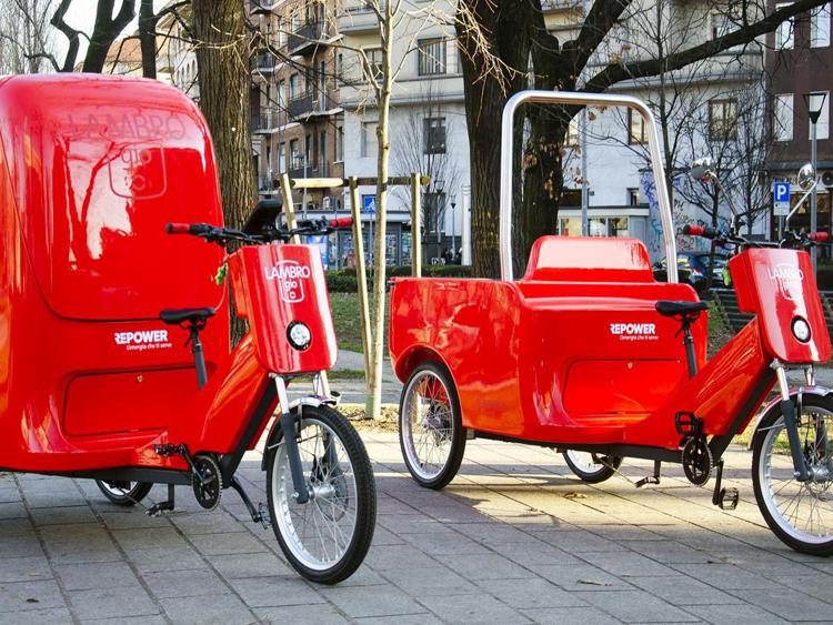 Milano: Repower presenta cargobike a pedalata assistita e panchina intelligente
