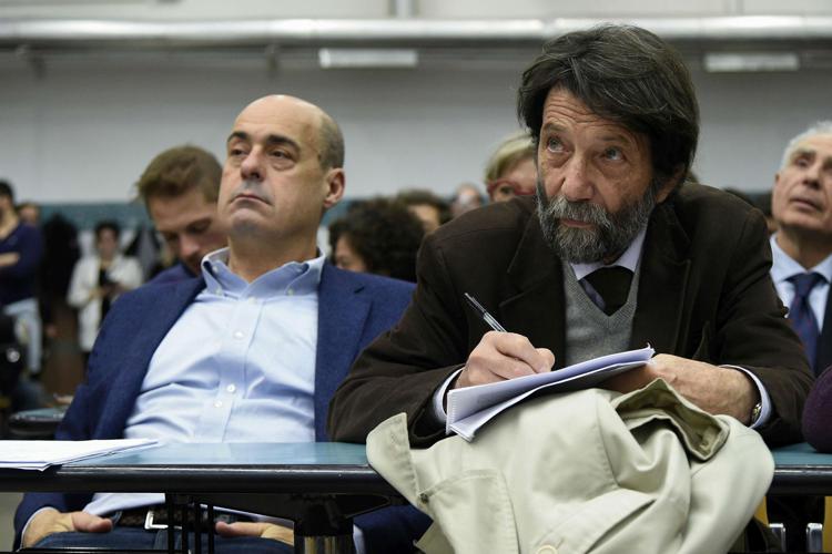 Massimo Cacciari (a destra) col segretario del Pd, Nicola Zingaretti (Fotogramma)