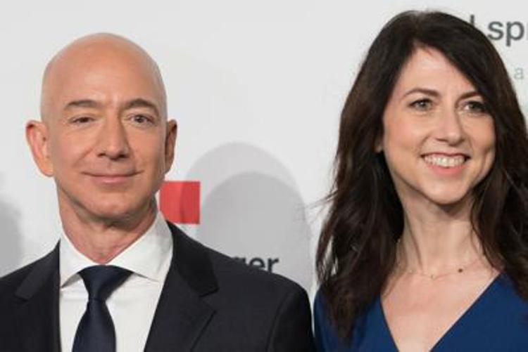 MacKenzie Scott e Jeff Bezos (Afp)