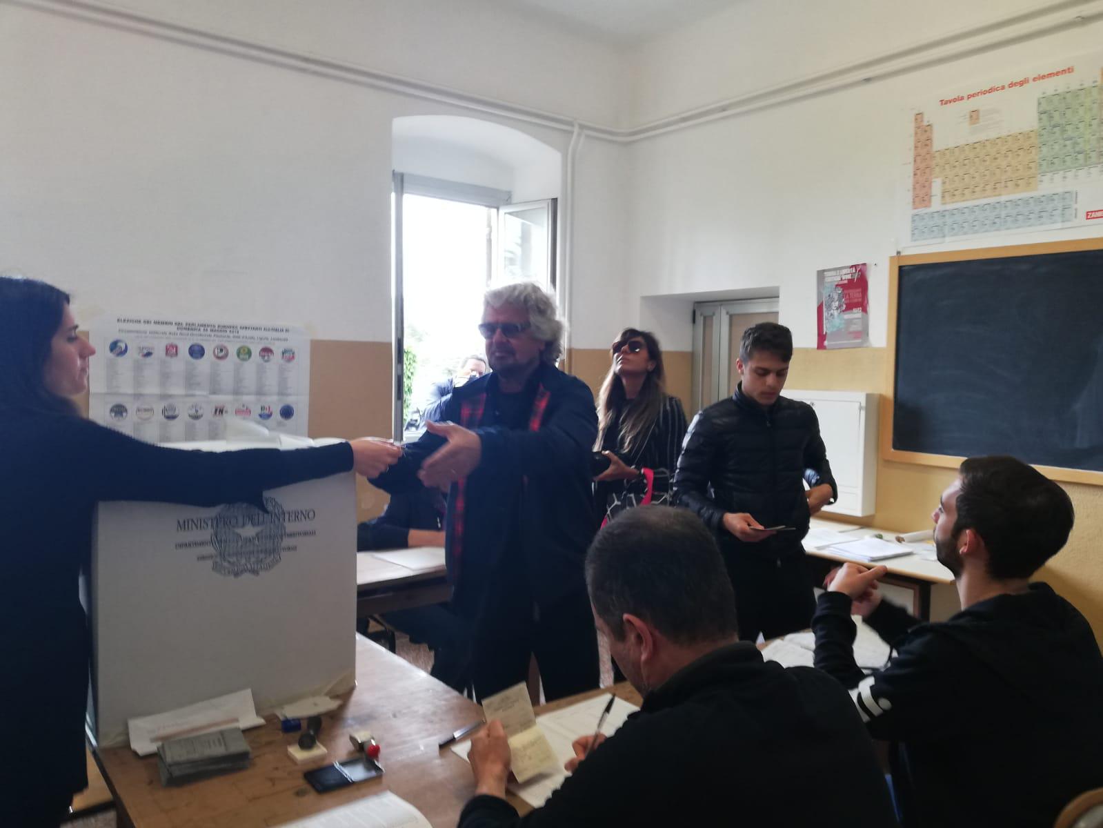Beppe Grillo al seggio