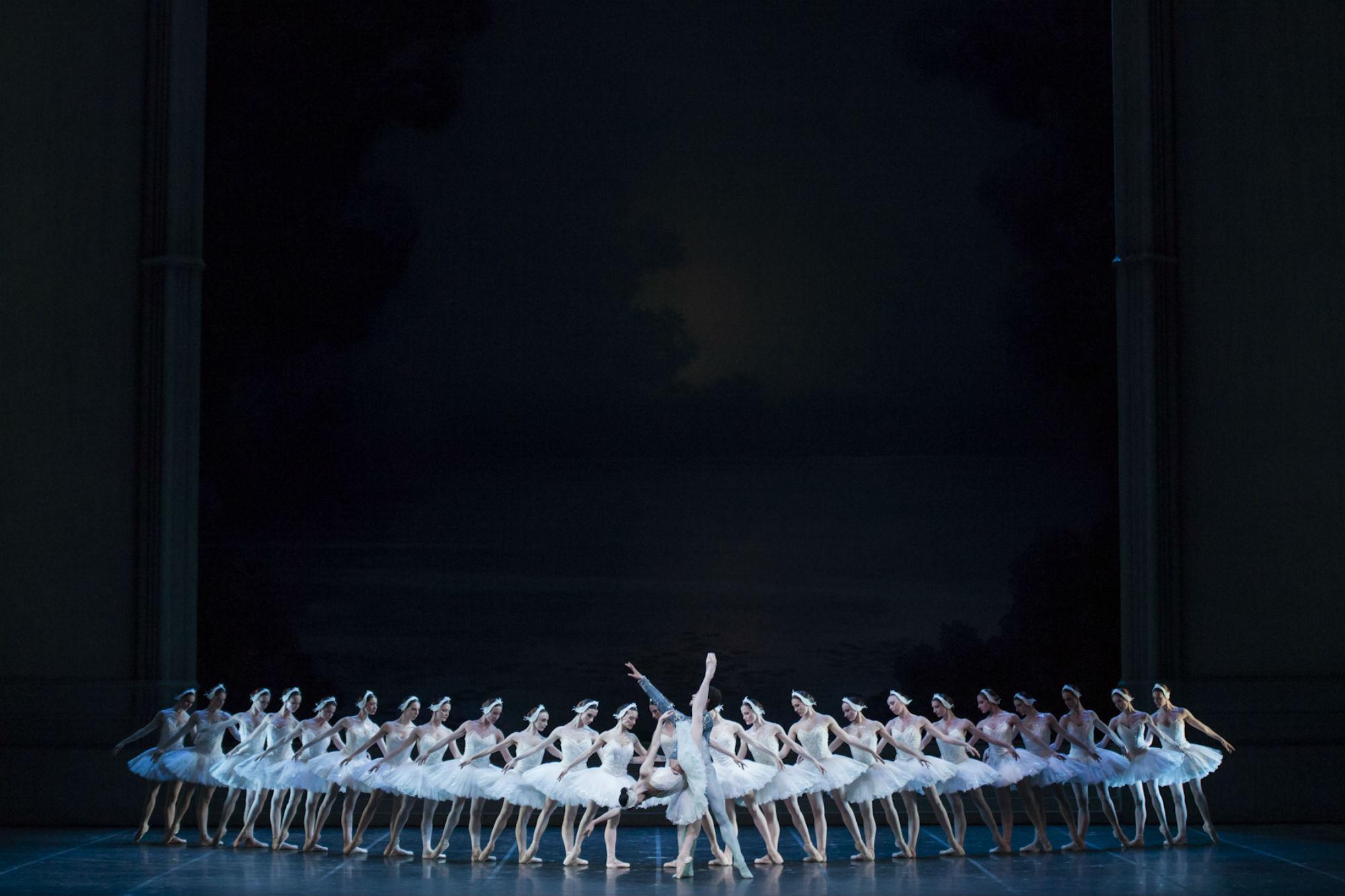 Lago dei cigni - il corpo di ballo (Brescia e Amisano, Teatro alla Scala)