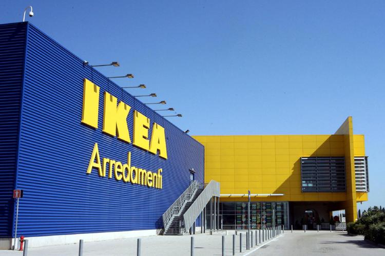 Trasferimento illegittimo, lavoratrice vince ricorso contro Ikea