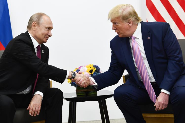 Trump e Putin a Osaka (AFP)
