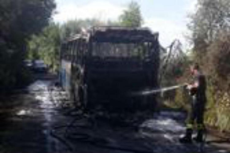 Frosinone: bus Cotral in fiamme, carabinieri e vigili del fuoco sul posto