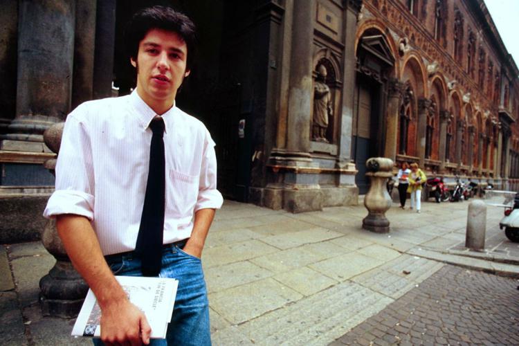 Un giovane Matteo Salvini nel 1993 a Milano (Fotogramma)