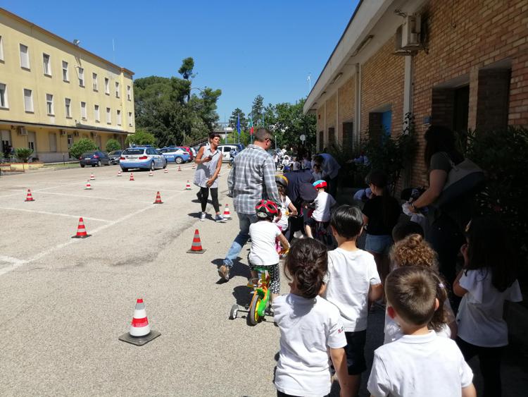 Benevento: i bambini dell'asilo a scuola di sicurezza dalla polizia stradale