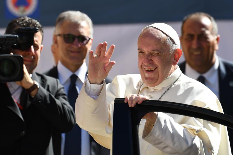 Il Papa in visita a Camerino (AFP)