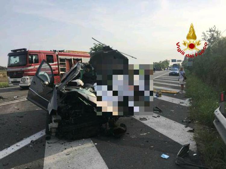 Venezia: frontale auto-bus, due morti e 5 feriti, 3 bimbi in codice rosso