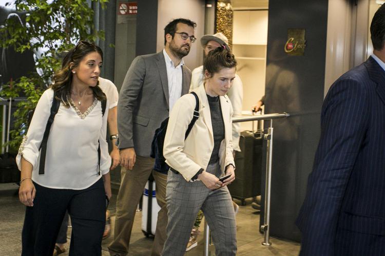 L'arrivo di Amanda Knox in Italia all'aeroporto di Linate (Fotogramma) 