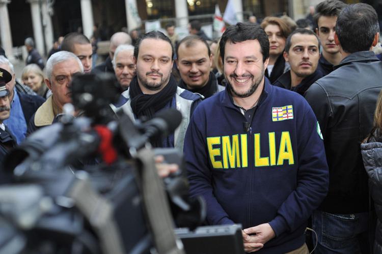 Il neo sindaco di Ferrara Alan Fabbri con il leader della Lega Matteo Salvini nel  2014 (Fotogramma)
