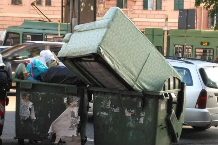 A Roma il 'tetris' dei rifiuti
