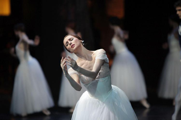 La star internazionale Svetlana Zakharova sarà la protagonista di 'Giselle' alla Scala di Milano, per tre sole serate, il 17, 19 e 24 settembre, in coppia con David Hallberg