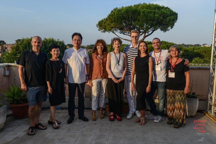 La giuria del Premio Roma Danza 2019 con la direttrice dell'Accademia Nazionale di Danza, Enrica Palmieri e il presidente, Lutz Forster, interprete storico di Pina Bausch