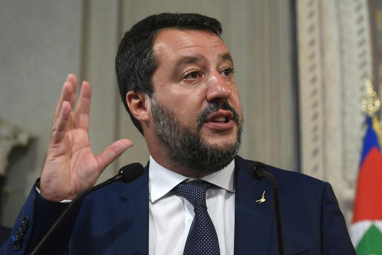 Selfie con il figlio del boss, bufera su Salvini
