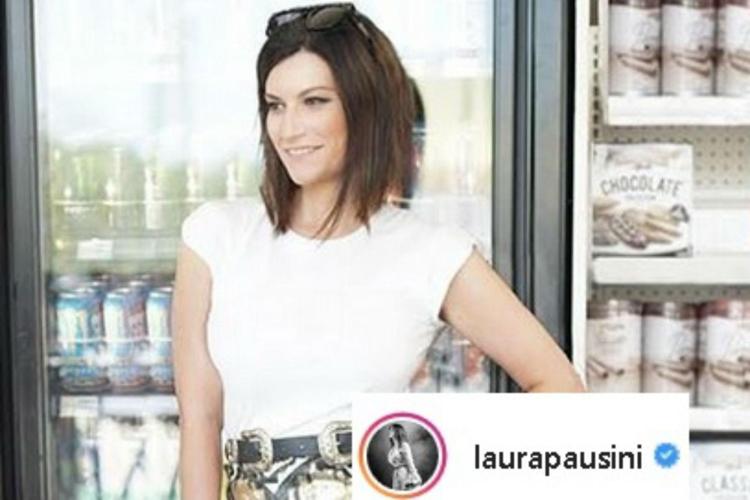 Pausini pubblica foto al supermercato e fa il pieno di like