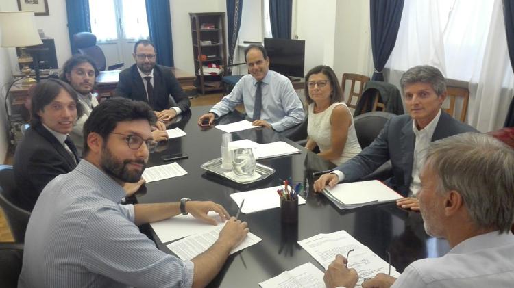 Da Di Maio-Salvini a Patuanelli-Marcucci, la foto del tavolo un anno dopo