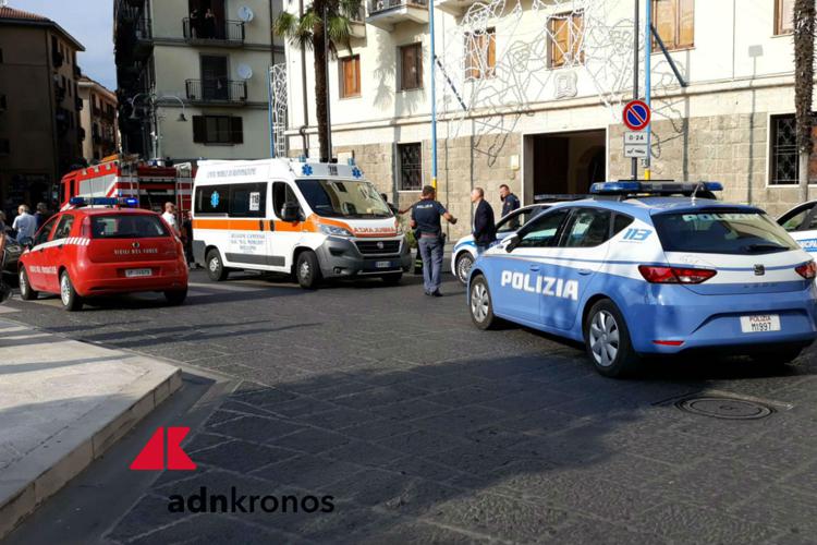Avellino, ordigno davanti al Vescovato: 3 feriti