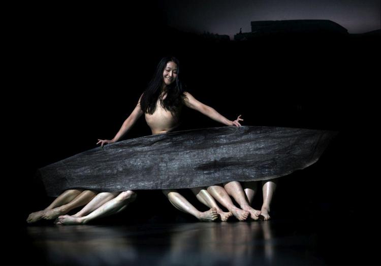 Un'immagine dello spettacolo di Dimitris Papaioannou, 'Since she' creato per il Tanztheater Wuppertal Pina Bausch che debutta a Catanzaro, il 13 settembre, nell'ambito di Armonie d'Arte Festival