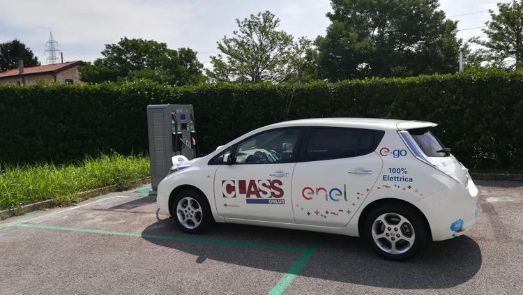Mobilità: viaggiare in auto elettrica in Italia si può, lo dimostra l'e-tour
