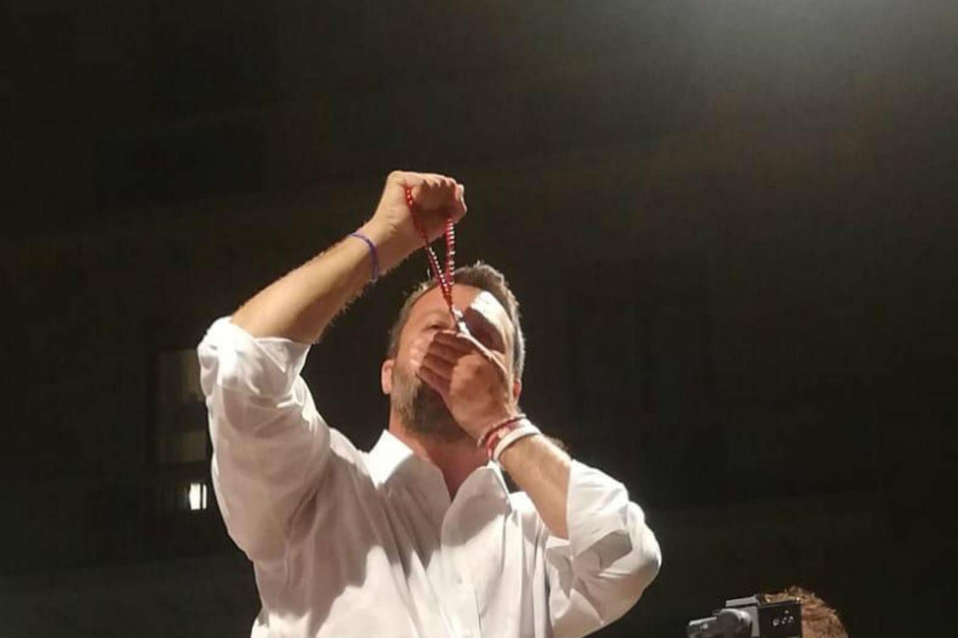 salvini bacio rosario siracusa