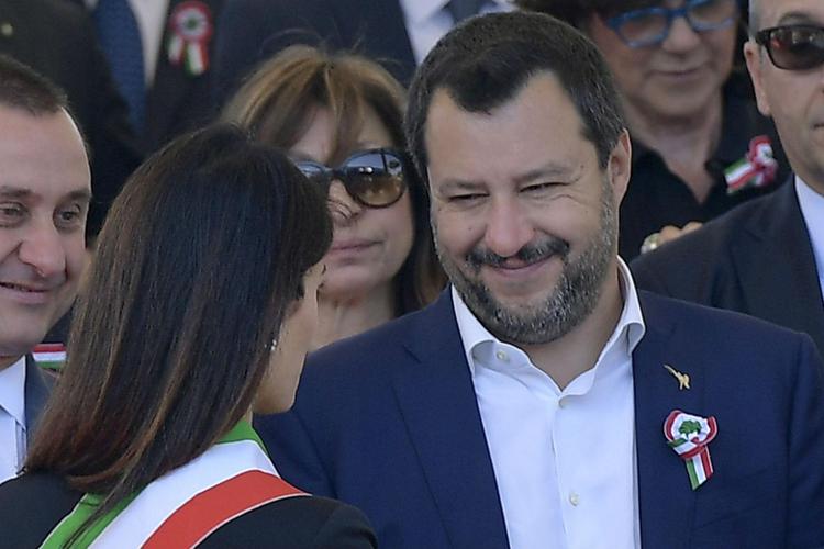 La sindaca di Roma, Virginia Raggi, e il leader leghista Matteo Salvini (foto FOTOGRAMMA) - (FOTOGRAMMA)