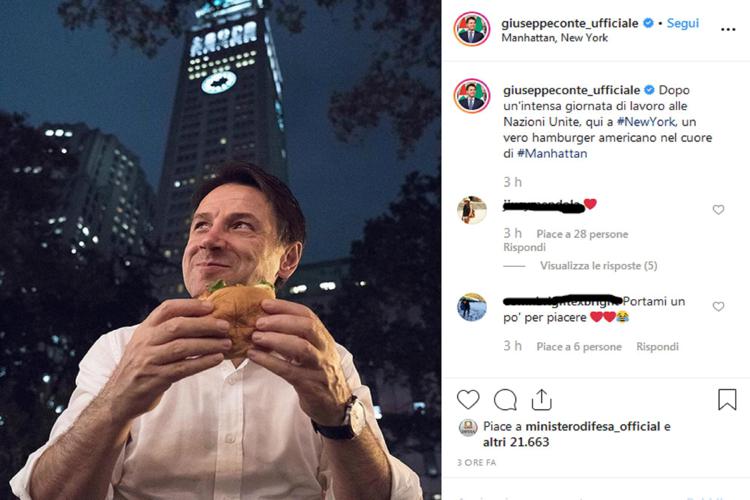 Conte si concede un hamburger a NY, la foto infiamma i social