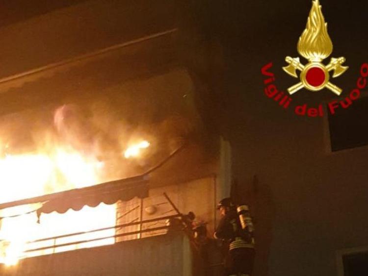 Vicenza, incendio in appartamento: anziana si rifugia sul balcone e viene salvata