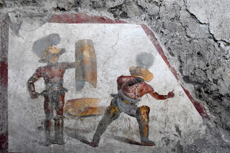 Nuova eccezionale scoperta a Pompei, ecco l'affresco dei gladiatori combattenti