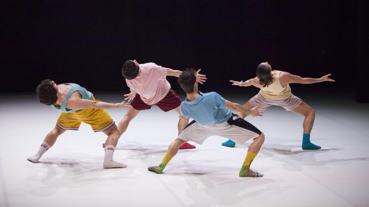 I giovani interpreti del Balletto di Roma, protagonisti di 'Intro', lo spettacolo firmato dal coreografo Andrea Costanzo Martini, in scena il 6 ottobre a villa Pamphilij