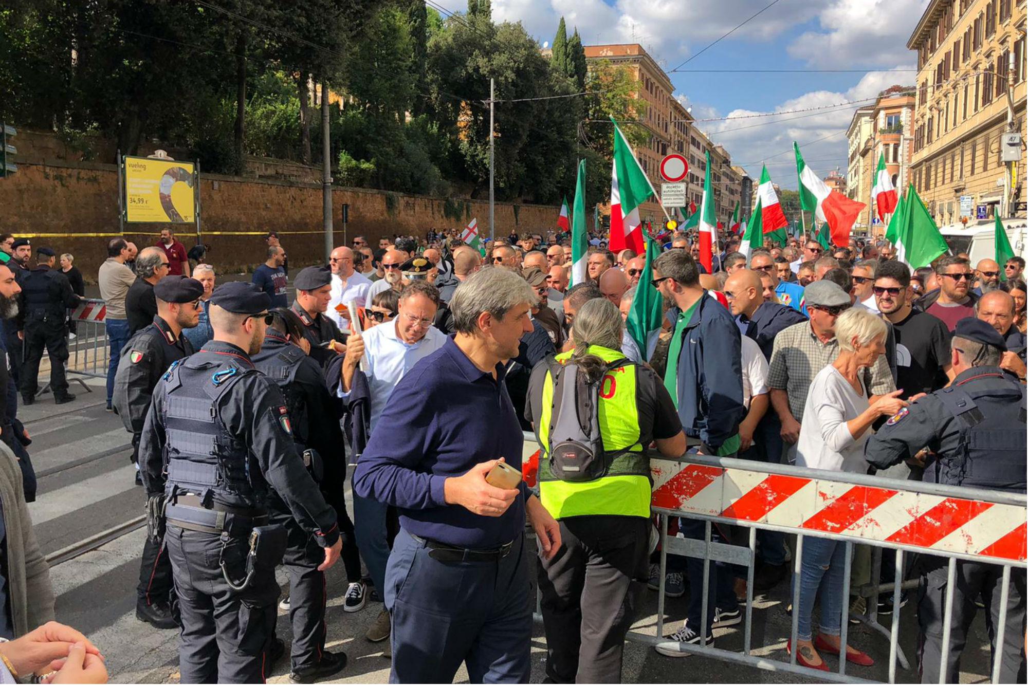 Sostenitori Casapound verso San Giovanni (Foto AdnKronos)