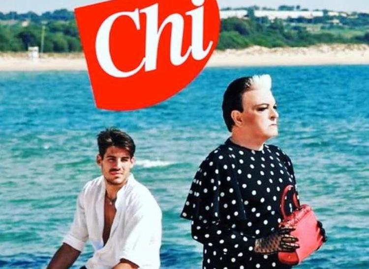 Cristiano Malgioglio fotografato dal settimanale 'Chi' sul set del suo nuovo videoclip 