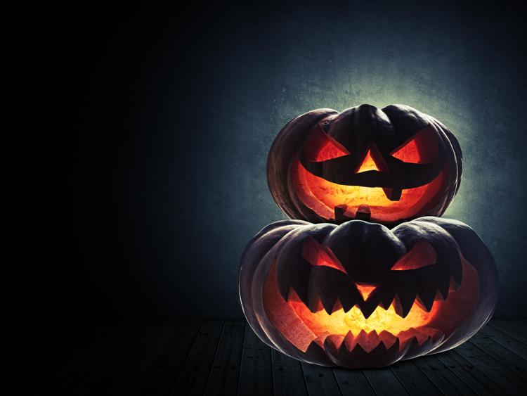 halloween pumpkin and candle light - tiero - Fotolia