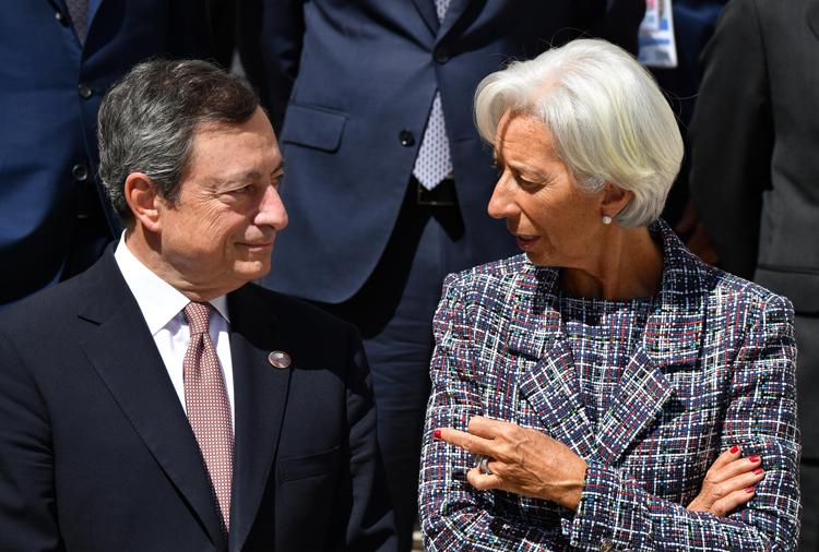 Mario Draghi e Christine Lagarde  (AFP)