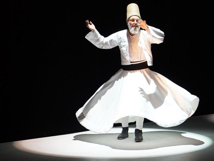 Teatro: i dervisci rotanti della 'Ottoman Sufi Night' all'Argentina di Roma