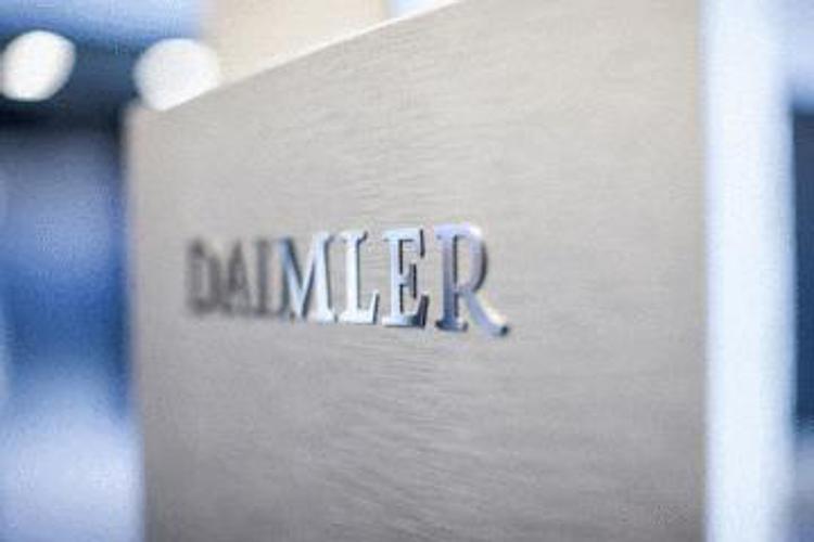 Daimler: taglierà migliaia di posti per investimenti sull'elettrico