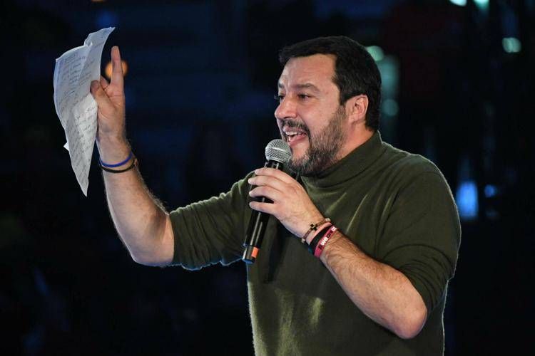 Matteo Salvini al PalaDozza (foto Fotogramma)