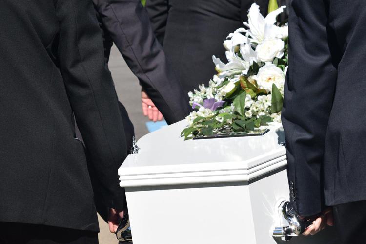 Caro funerali: la soluzione è nel servizio funebre convenzionato con i comuni