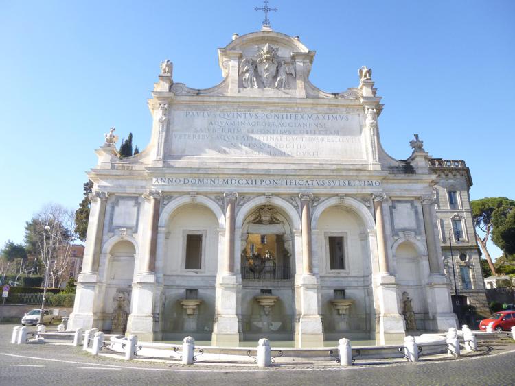 Roma: tornano a splendere quattro fontane storiche restaurate grazie a Fendi