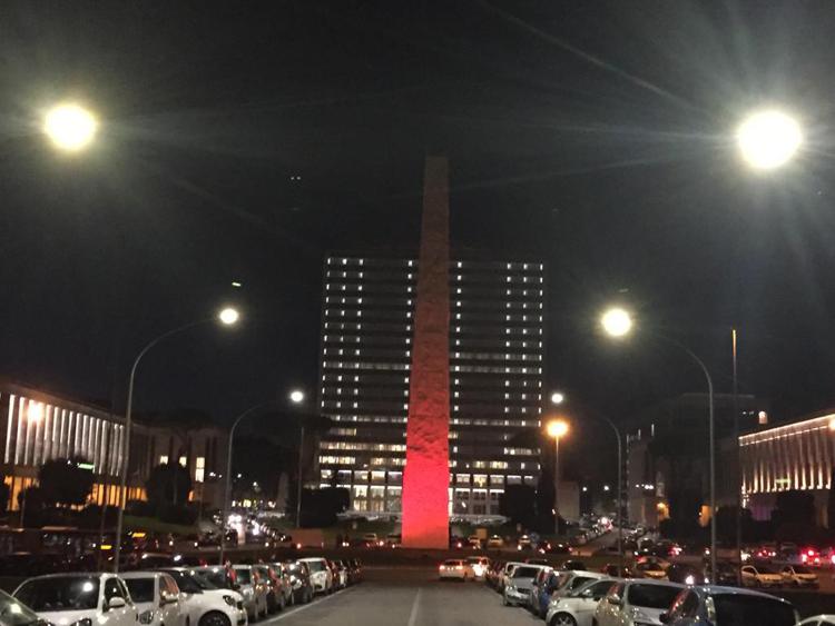 Violenza su donne, obelisco Eur illuminato di rosso