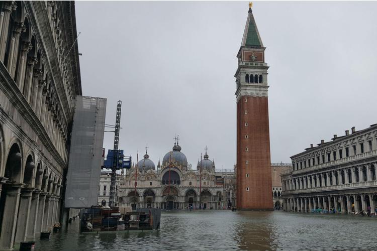 Venezia, acqua alta a 127 cm a Chioggia superati i 130 cm