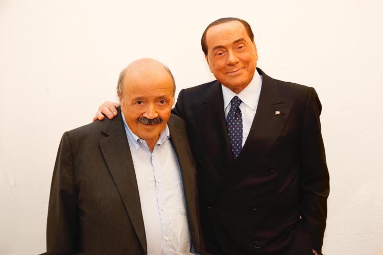 Berlusconi scherza con Costanzo: 