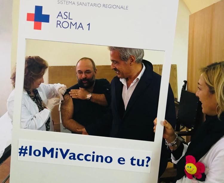 Medici e operatori della Asl Roma 1 si vaccinano contro l'influenza/Asl Roma1 - Asl Rm1