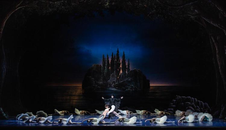 'Il Lago dei cigni' nella versione di Benjamin Pech apre la stagione di balletto del Teatro dell'Opera di Roma - (foto di Yasuko Kageyama)