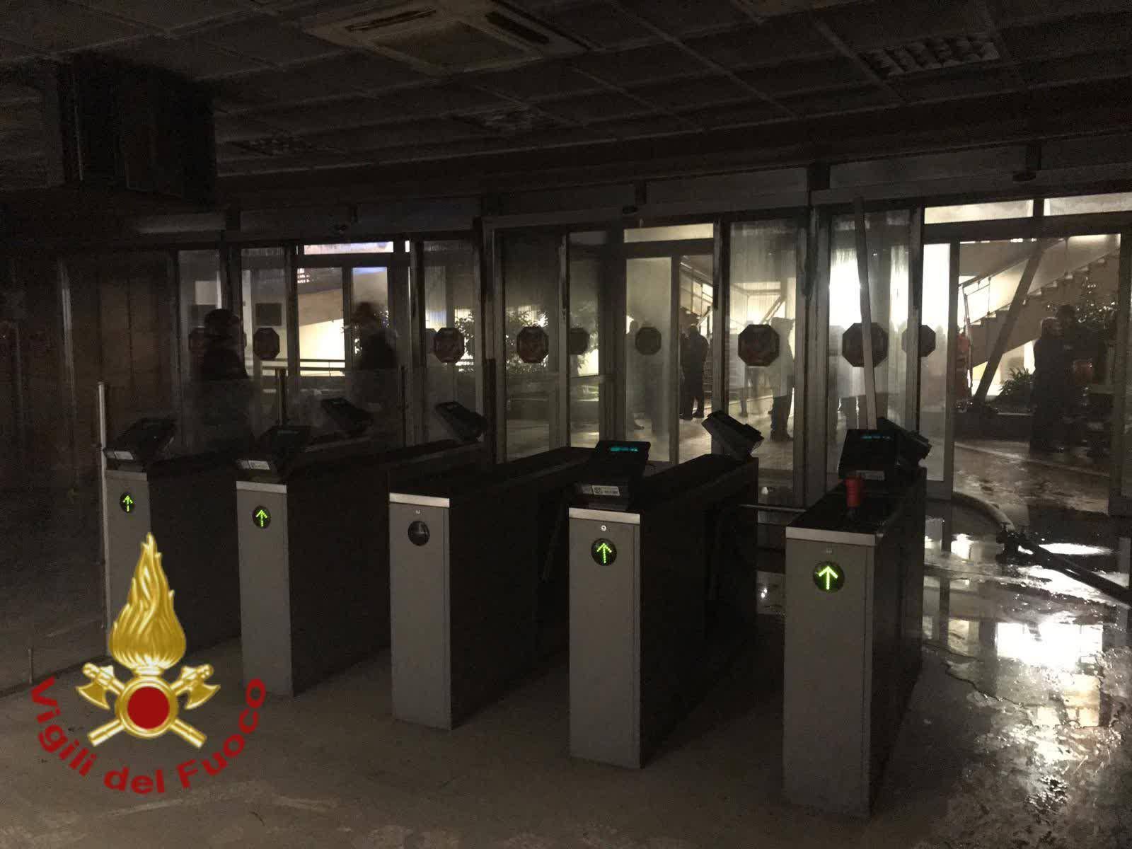 Roma Incendio Alla Regione Lazio