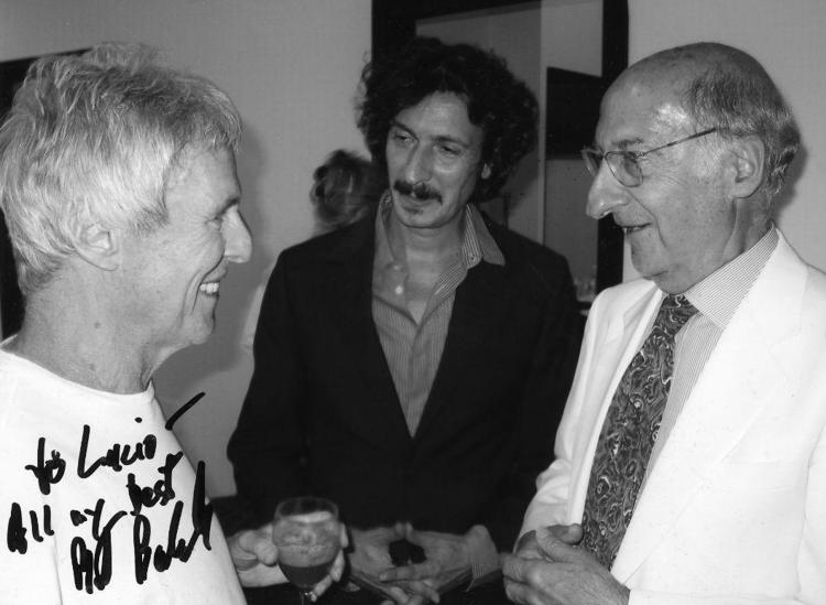 Burt Bacharach accanto a Lucio Fumo 'autore' del volume 'Rapsodia in blue note. La storia di Pescara Jazz', di cui è stato anima e fondatore