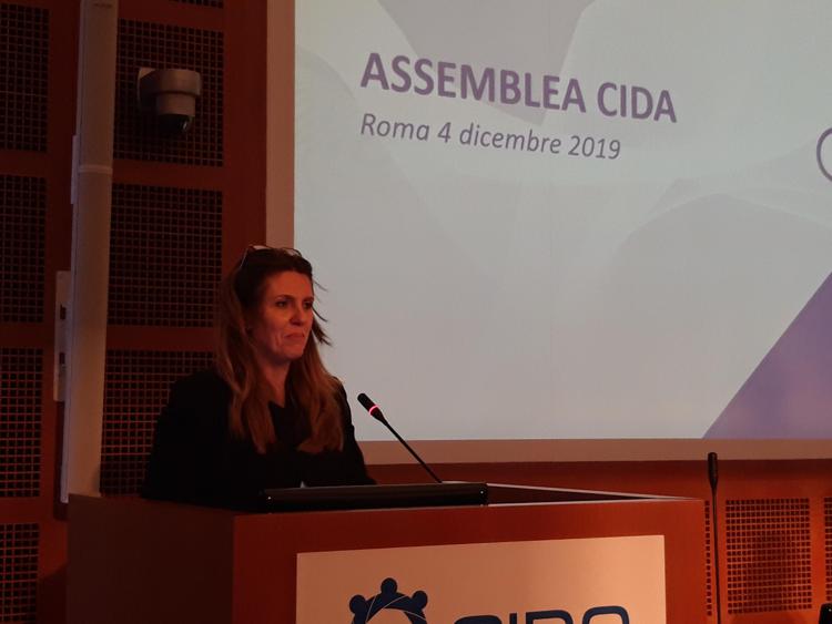 Francesca Puglisi, sottosegretario al ministero del Lavoro e delle politiche sociali, sul palco della Cida (Foto Adnkronos/Labitalia)