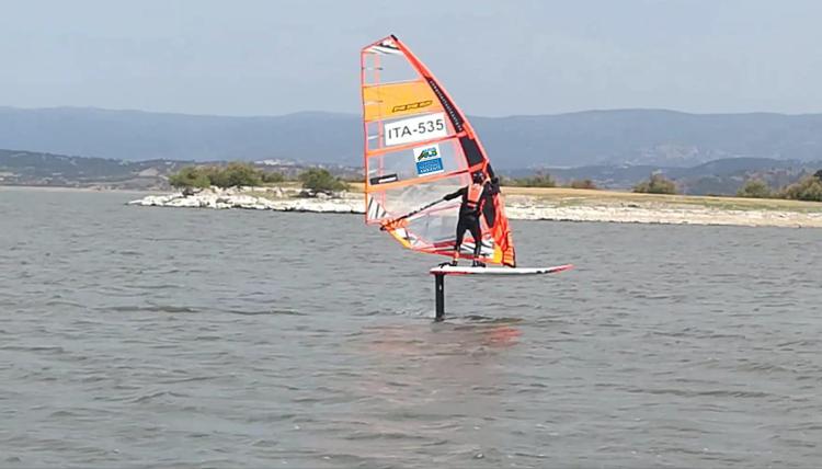 Vela: per Parigi 2024 scelto il windsurf volante, parte in Italia primo corso