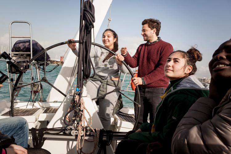 Vela: in barca con il campione, Beccaria a Ostia con Save the Children