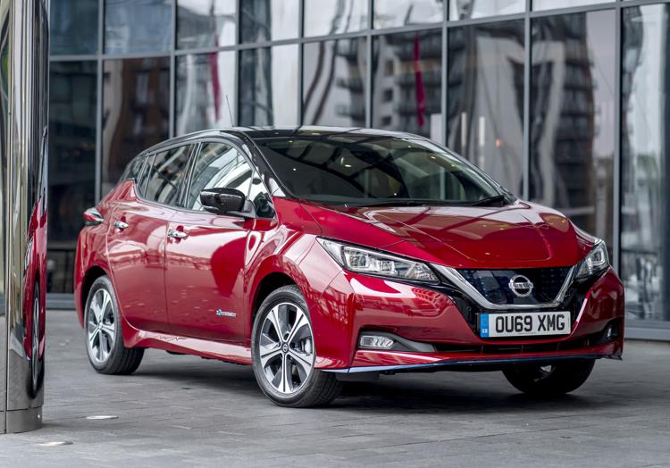 Accordo Nissan-Uber, a Londra 2 mila Leaf per mobilità a zero emissioni